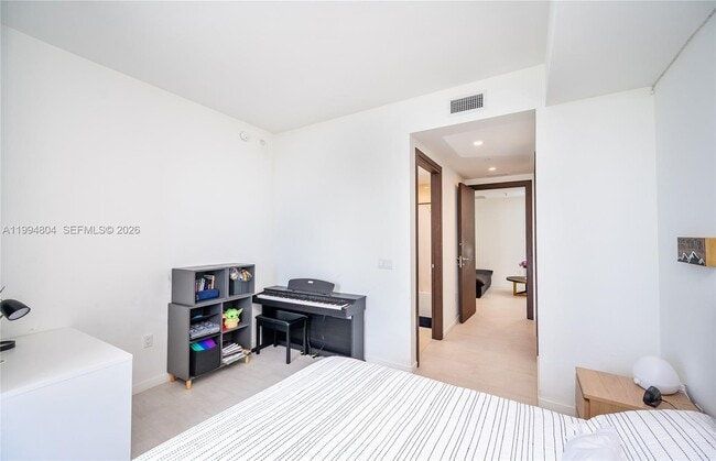 Building Photo - 1000 Brickell Plaza