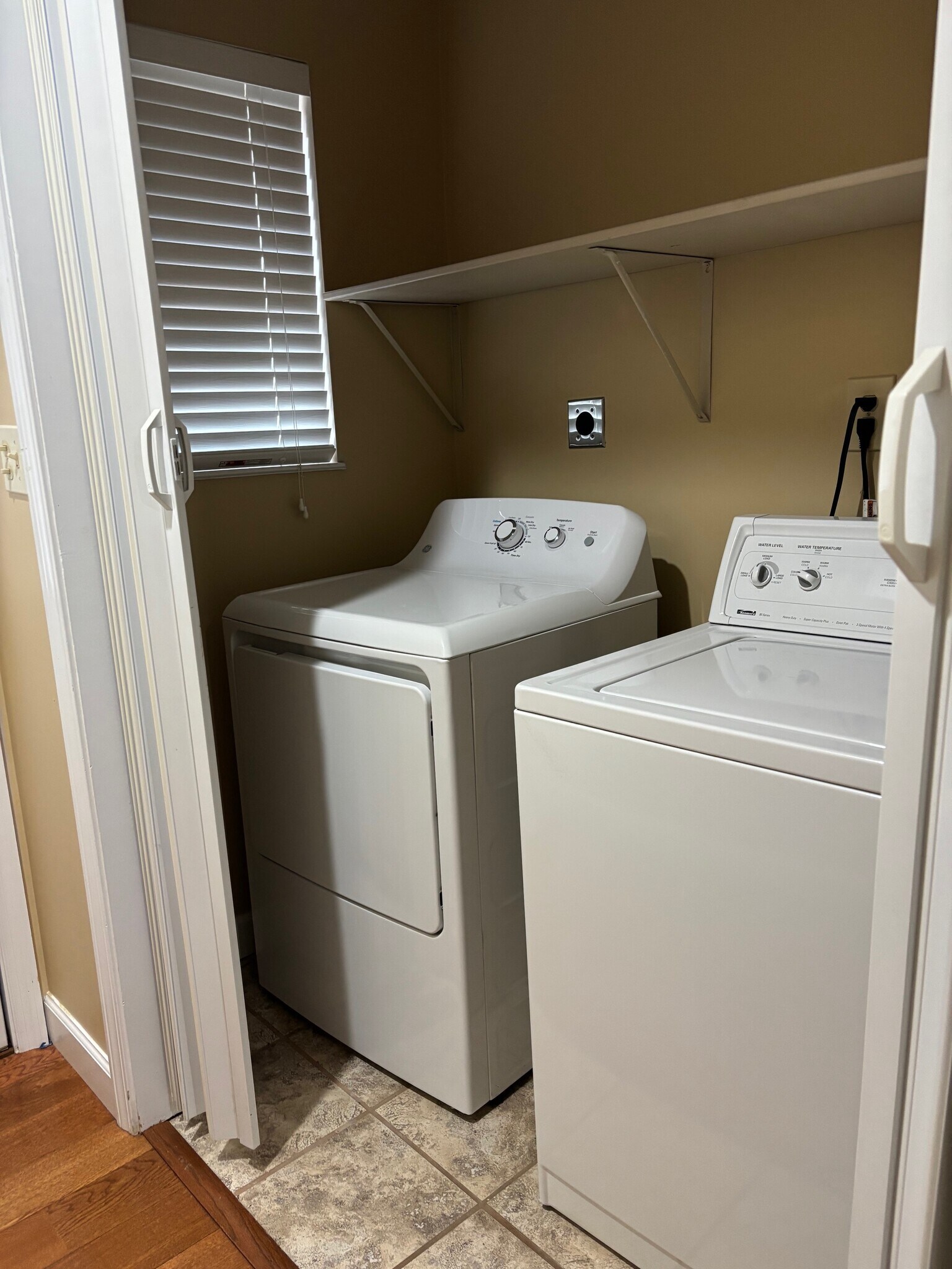 Building Photo - 710 Forest Dr