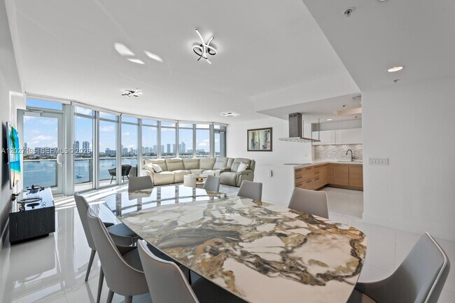 Building Photo - 17301 Biscayne Blvd