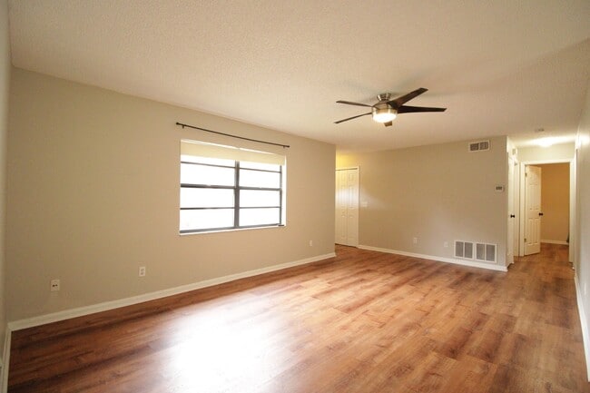 Building Photo - 1228 SW 75th Dr