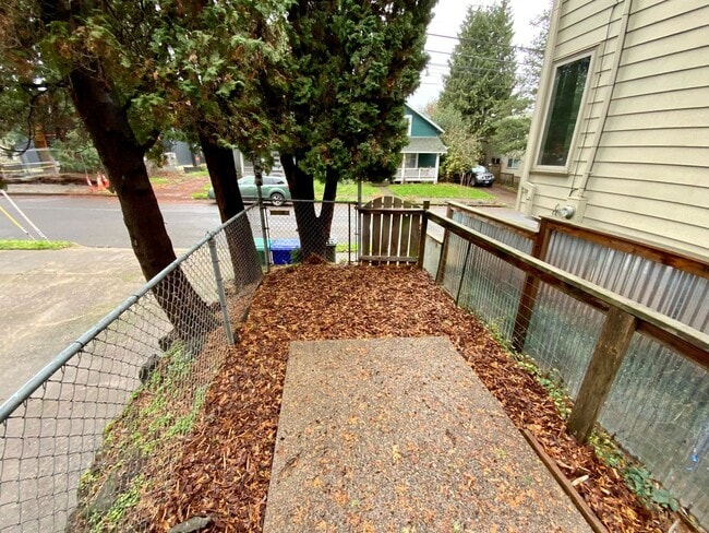 Building Photo - Beautiful Townhouse with Fenced Yard, Garage, and AC