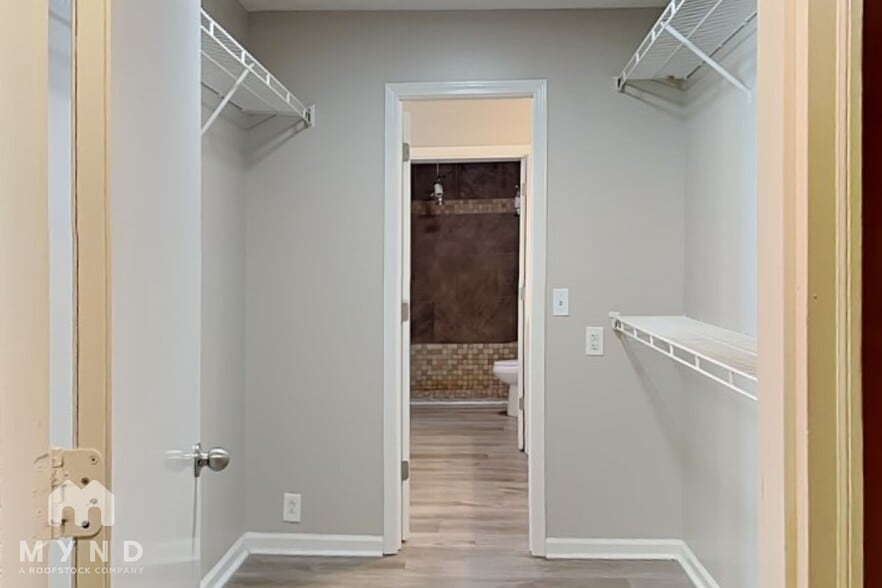 Building Photo - 3100 Creekview Ln