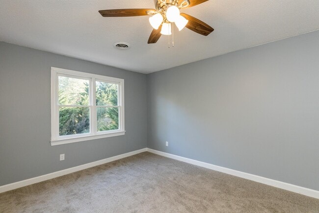 Building Photo - 508 Somerset Dr