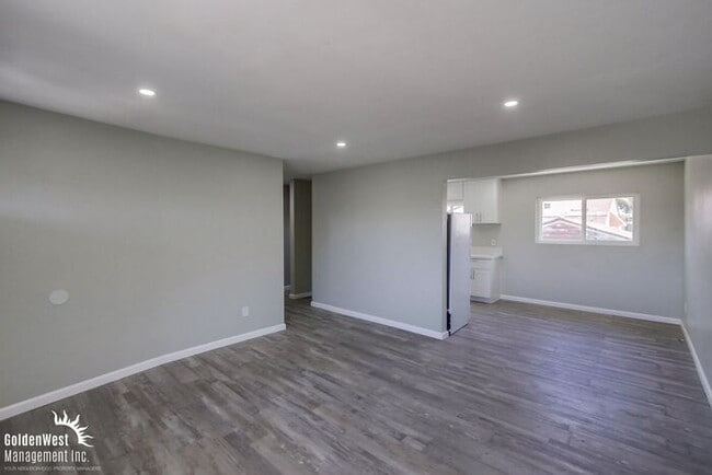 Building Photo - Cozy 3Bdm 1Ba Apartment  in City Heights - MI Special