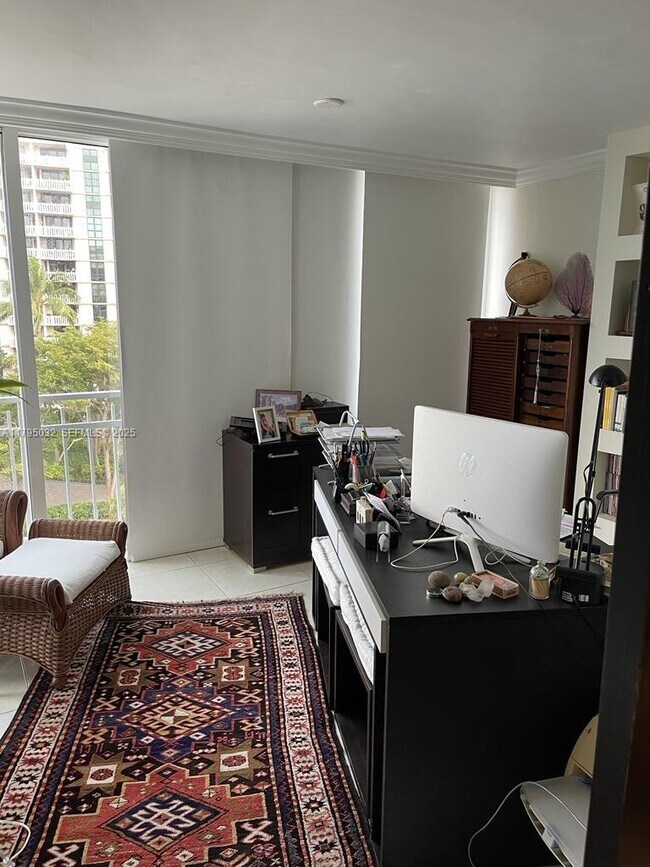 Building Photo - 600 Grapetree Dr