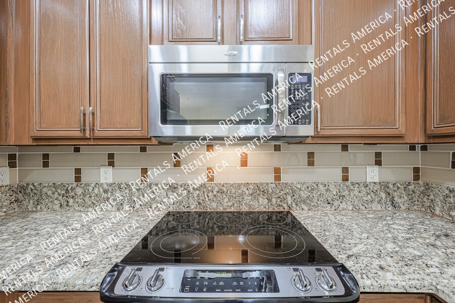 Building Photo - 10232 E Meadow Hill Dr