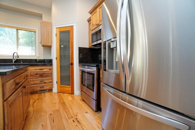 Building Photo - 2511 W Teano Dr