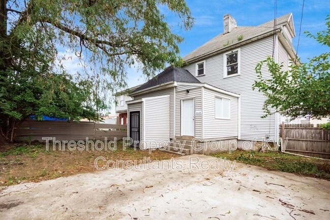 Building Photo - 865 Old Leonard Ave