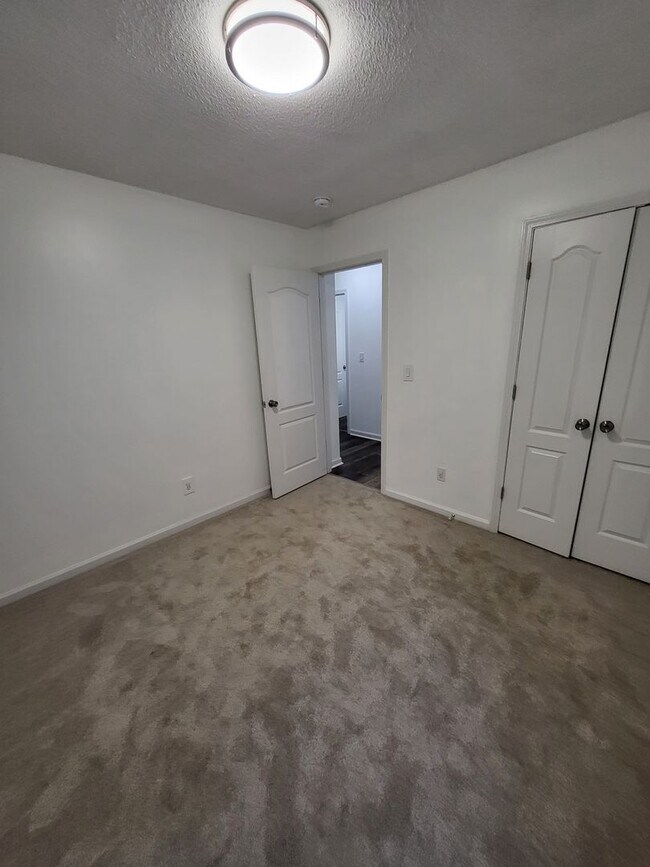 Building Photo - BEAUTIFUL Ranch Home