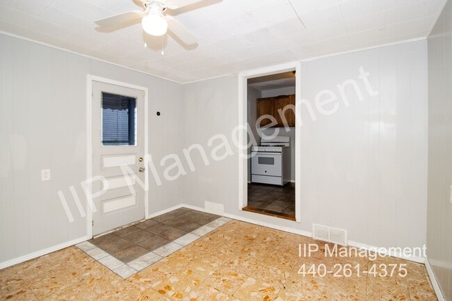Building Photo - 1357 E 289th St