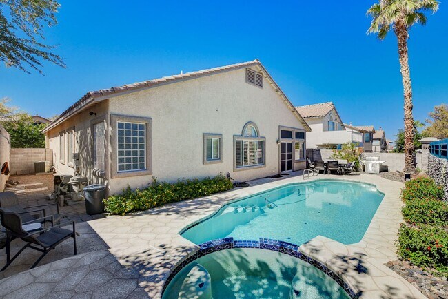 Building Photo - QUALITY FULLY FURNISHED SEVEN HILLS HOME WITH A PRIVATE POOL AND SPA