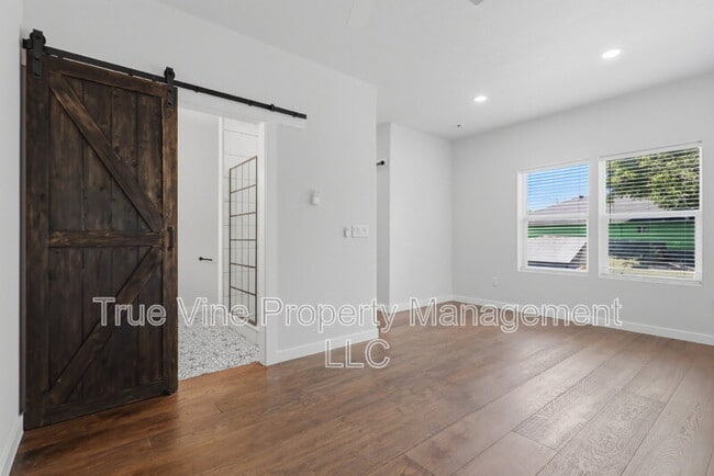 Building Photo - 216 E Fest St