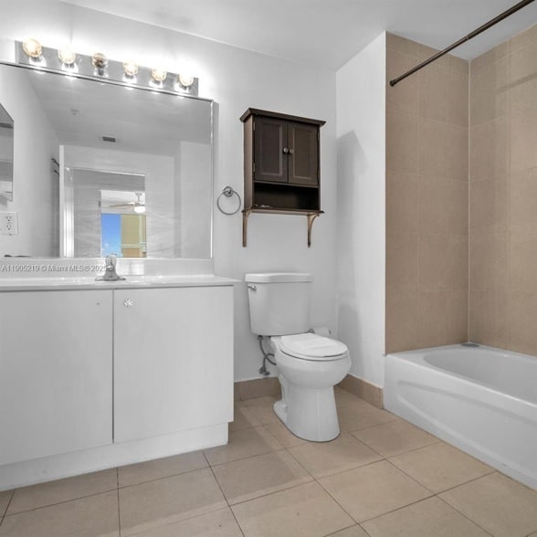 Building Photo - 2400 SW 27th Ave