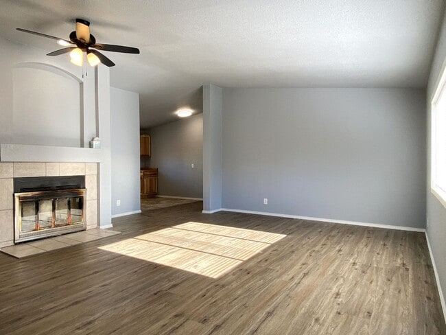 Building Photo - Freshly Updated in Dallesport