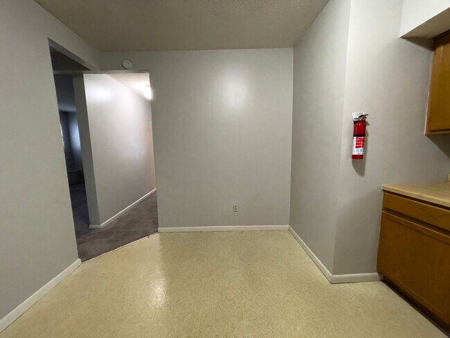 Building Photo - 1409 W Jackson St