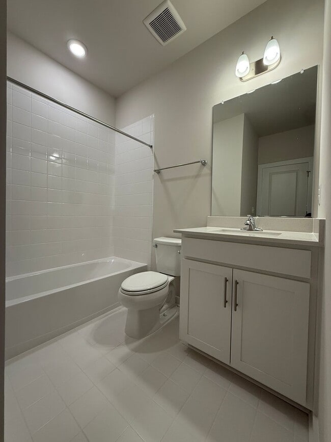 Building Photo - NEW Construction - 3 Bed Townhome in the City!