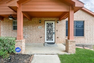 Building Photo - 712 Avenue F