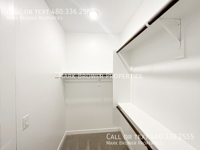 Building Photo - 4119 E Sagebrush St