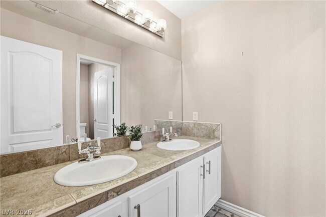 Building Photo - 2870 Deerwood Ct