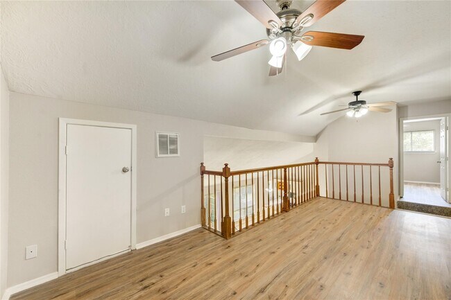 Building Photo - 5255 Beaverbrook Dr