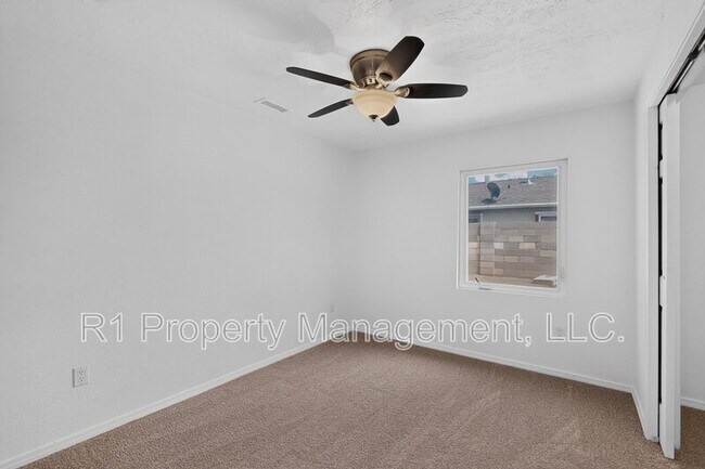 Building Photo - 823 San Lorenzo Ave NW