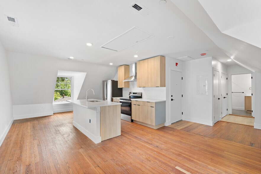 Building Photo - 6401 Wayne Ave