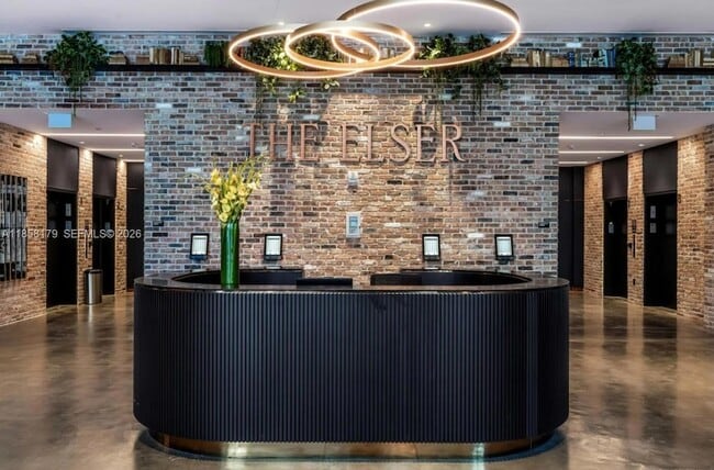 Building Photo - 398 NE 5th St