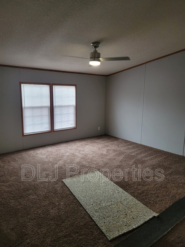 Building Photo - 1612 W Hwy 25/70