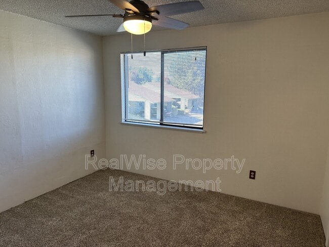 Building Photo - 1105 Excalibur Dr