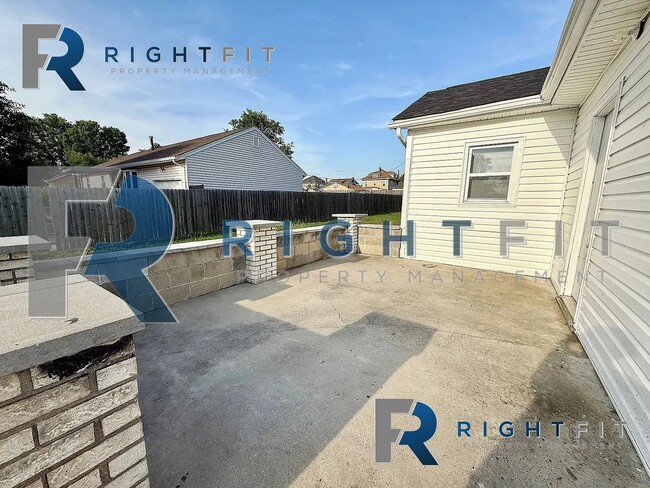 Building Photo - Cottage with a large porch
