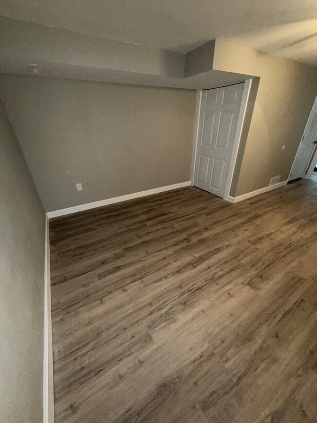 Building Photo - 732 E Culton St