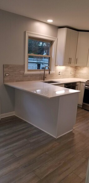 Unit 1 - 679 Park Ave W