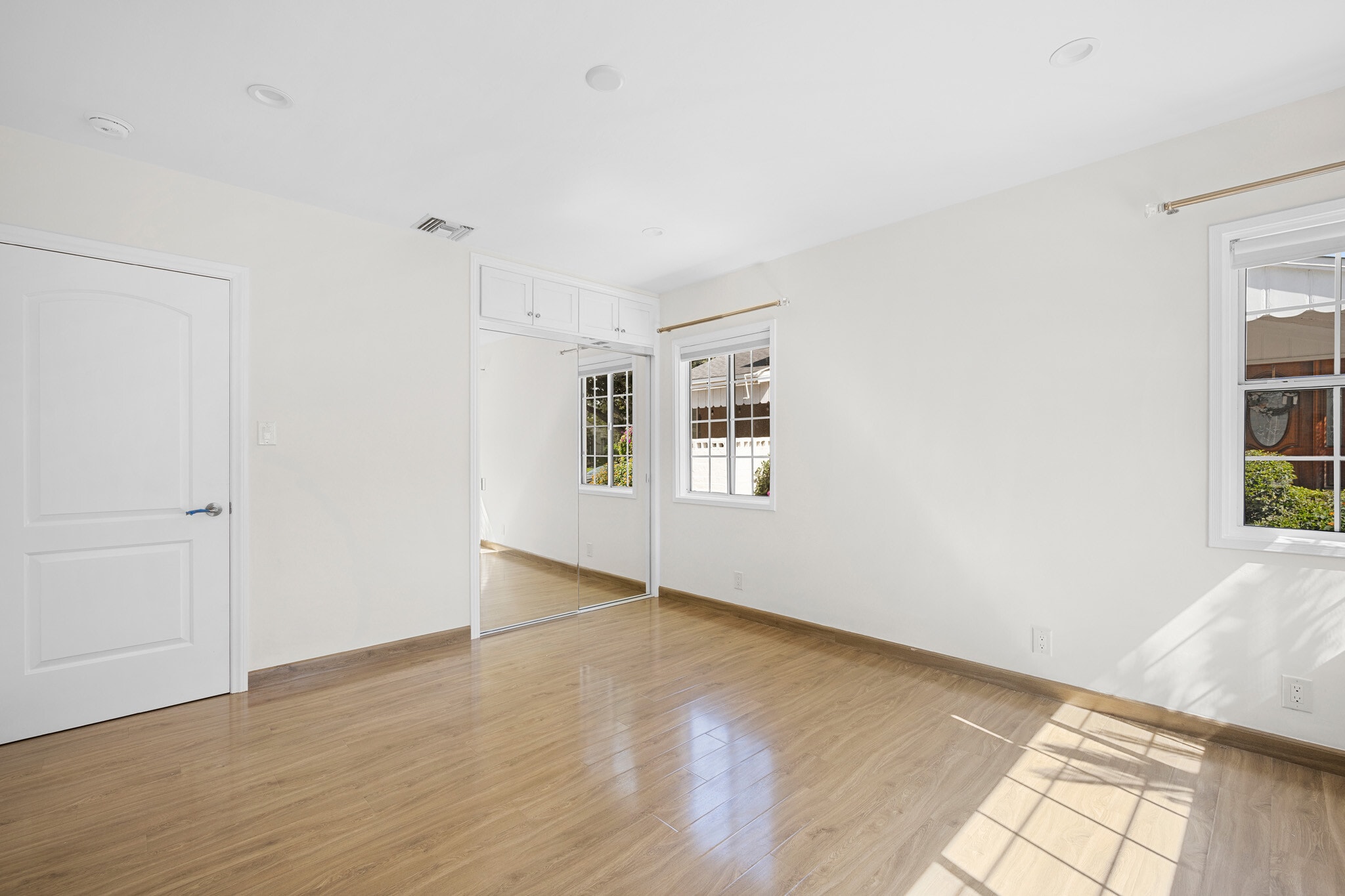 Building Photo - 905 Graynold Ave