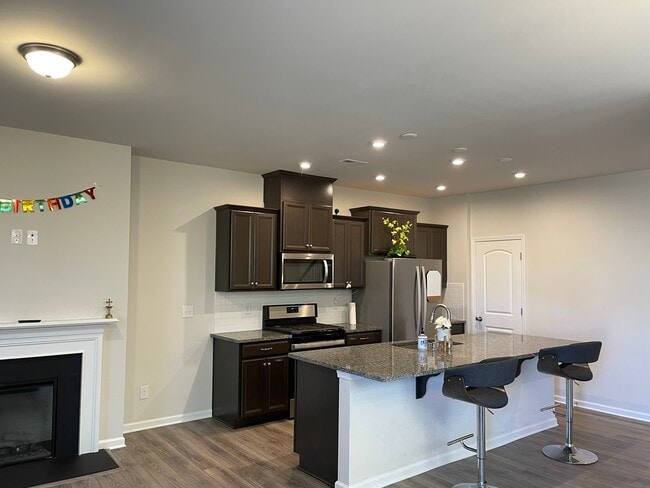 Building Photo - Shaje-11020Chalkbark