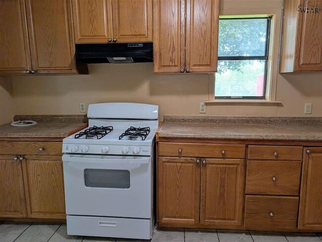Building Photo - 2805 S Bandera Dr