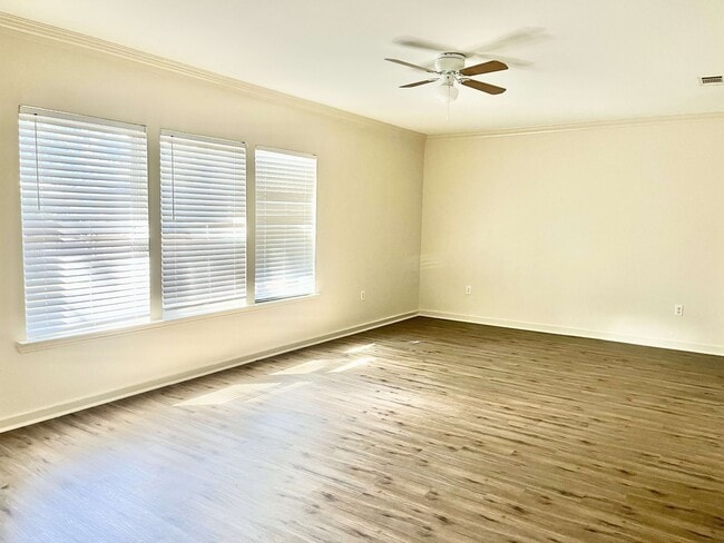 Building Photo - 512 Broadmoor Ave