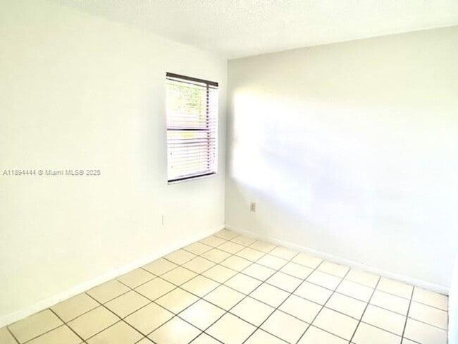 Building Photo - 550 NW 114th Ave