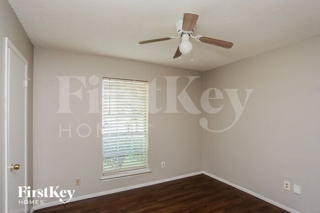Building Photo - 908 Wandering Way Dr