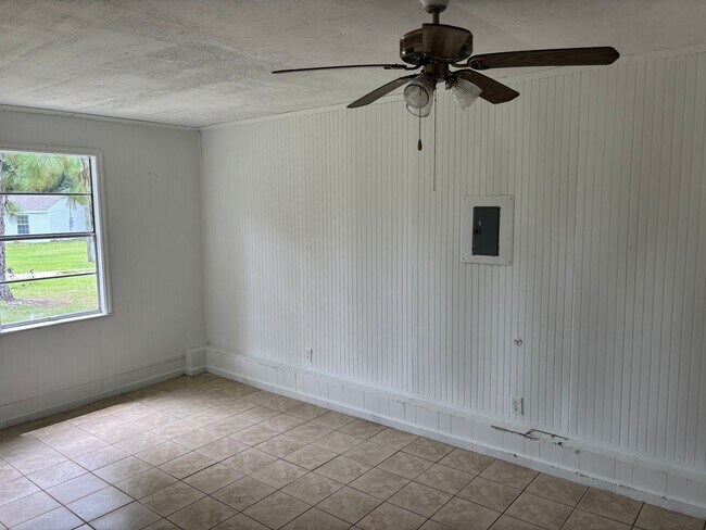 Building Photo - Lease w Option to Purchase available