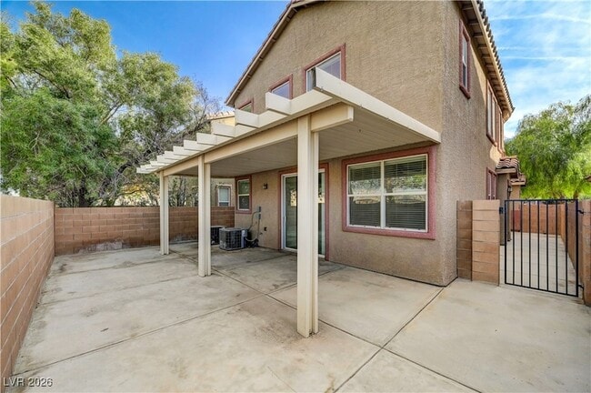 Building Photo - 9260 Pembrook Falls Ave