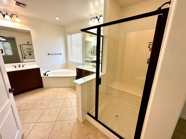 Building Photo - Fantastic Goodyear Home in Sedella