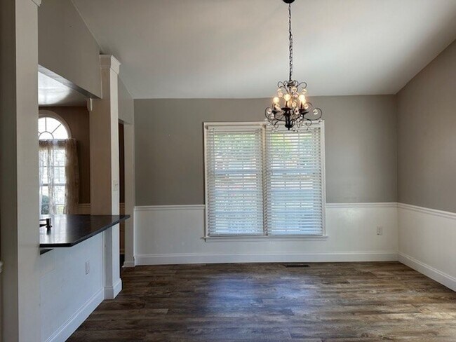Building Photo - 2033 A Raleigh Rd