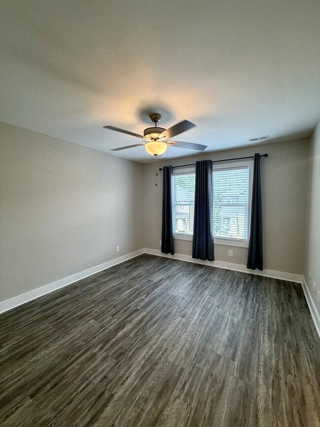Building Photo - 52 Cuddington Ln