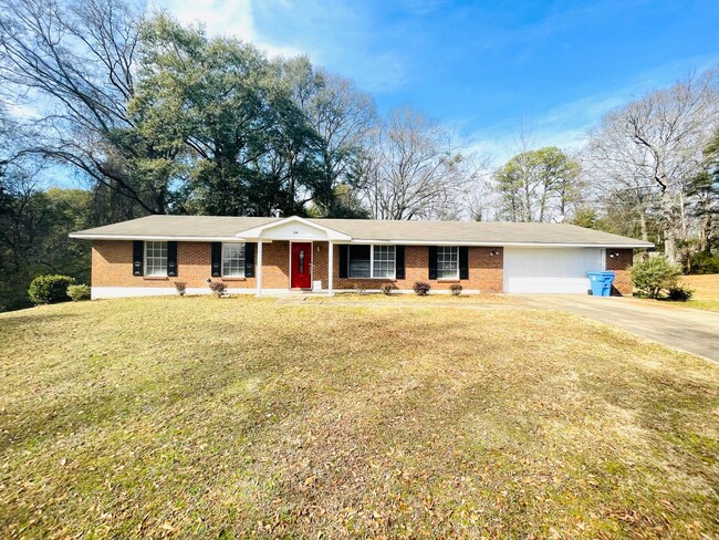 Primary Photo - ** 4 bed 2 bath located in Prattville ** C...