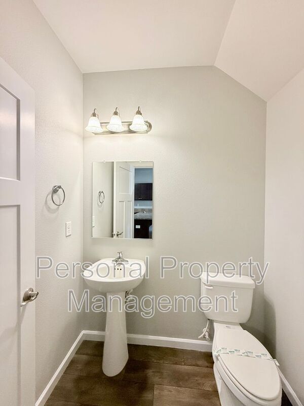 Building Photo - 12600 NE 49th St