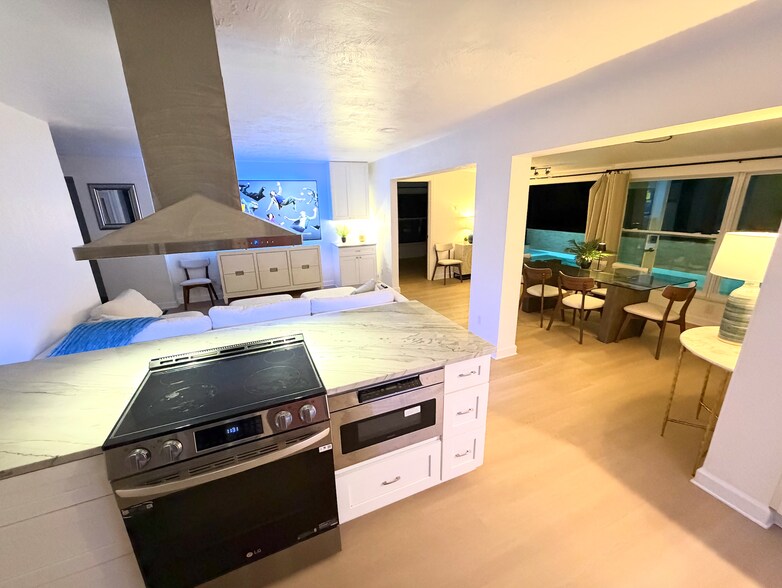 Building Photo - 5813 26th Ave N