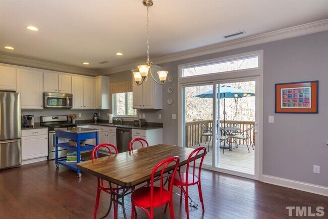 Building Photo - Elegant 3BD, 2BA Raleigh Home Near Shoppin...