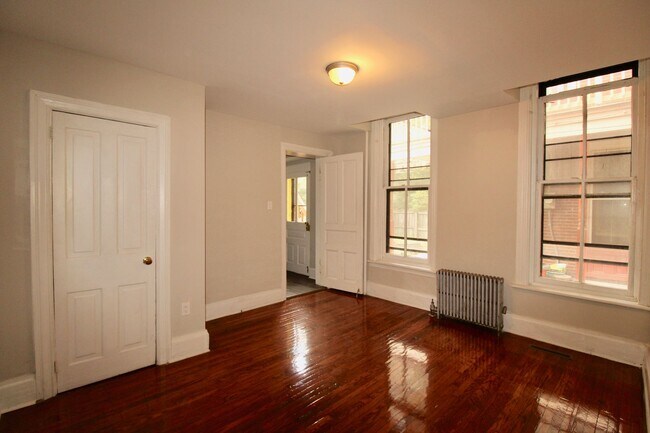 Building Photo - 1616 Green St