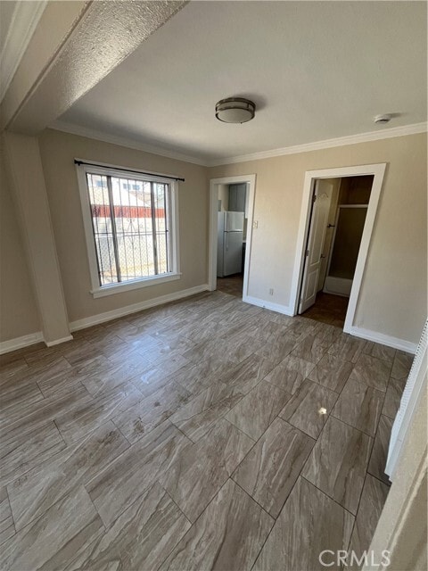 Building Photo - 5216 S Budlong Ave