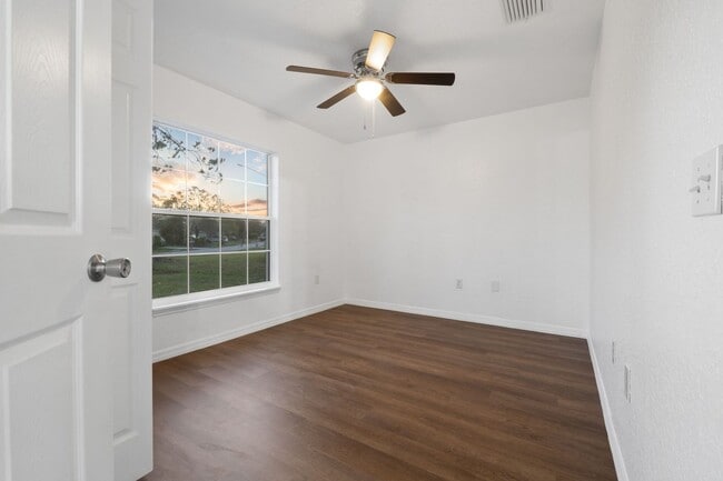 Building Photo - Updated 4 bed 2 bathroom home